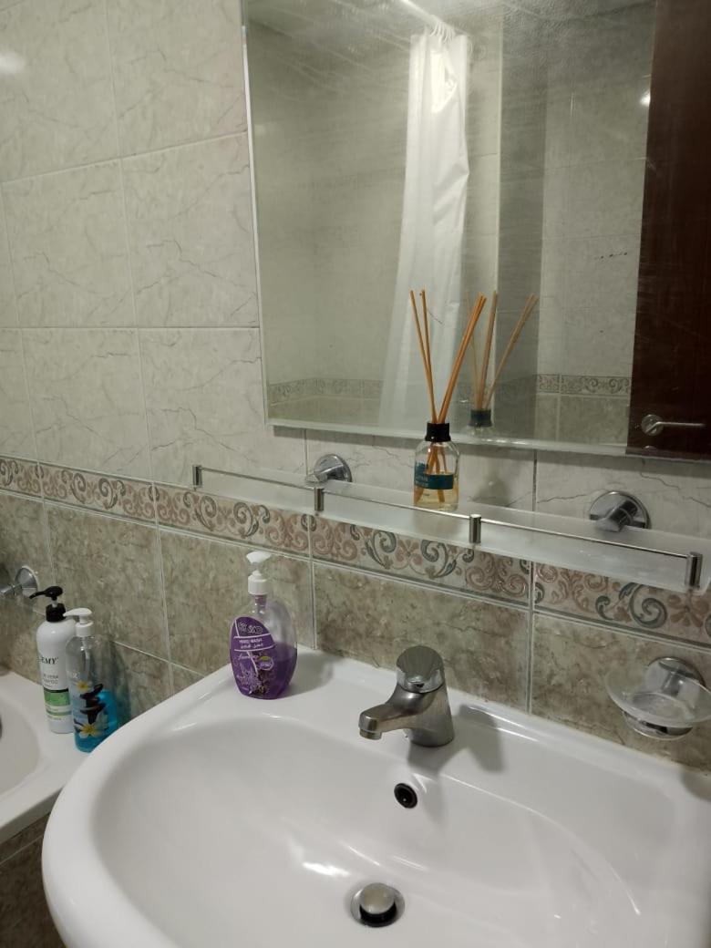Top House Hostel Abu Dhabi Eksteriør bilde