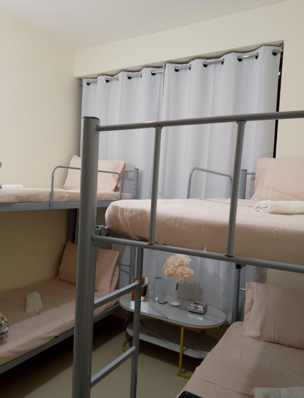 Top House Hostel Abu Dhabi Eksteriør bilde
